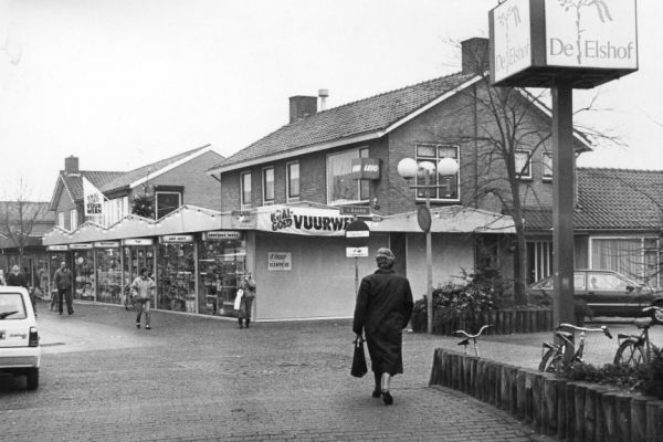Oude foto van de Pastoriestraat gezien vanaf de Jumbo